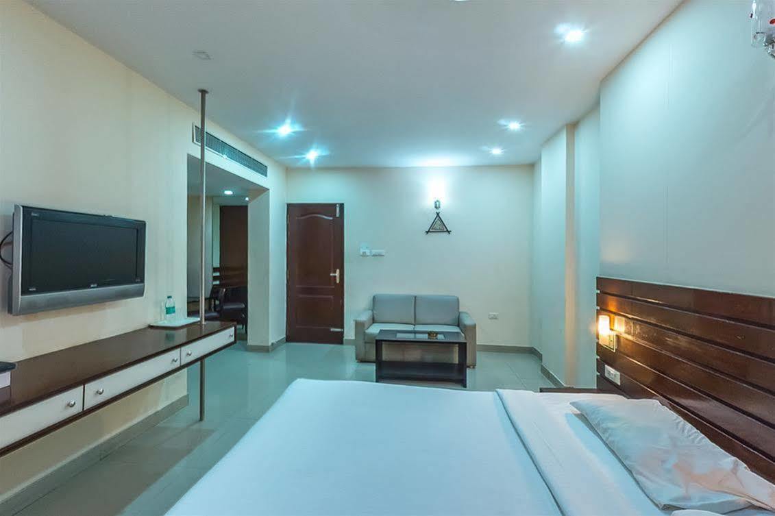 Hotel Vandematharam บังกาลอร์ ภายนอก รูปภาพ